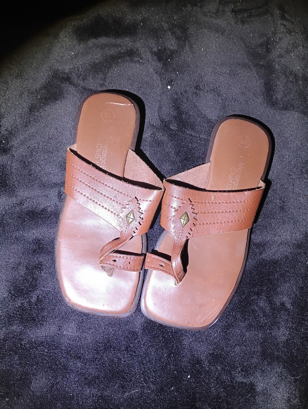vintage Montego Bay Club brown leather toe-ring slide sandals.